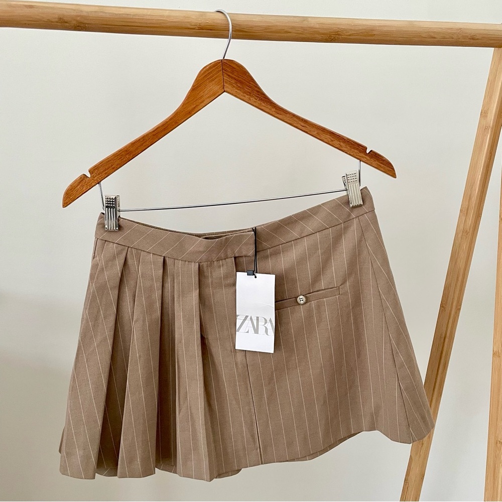 NWT Zara Pinstripe Pleated Skirt in Tan/White - XS